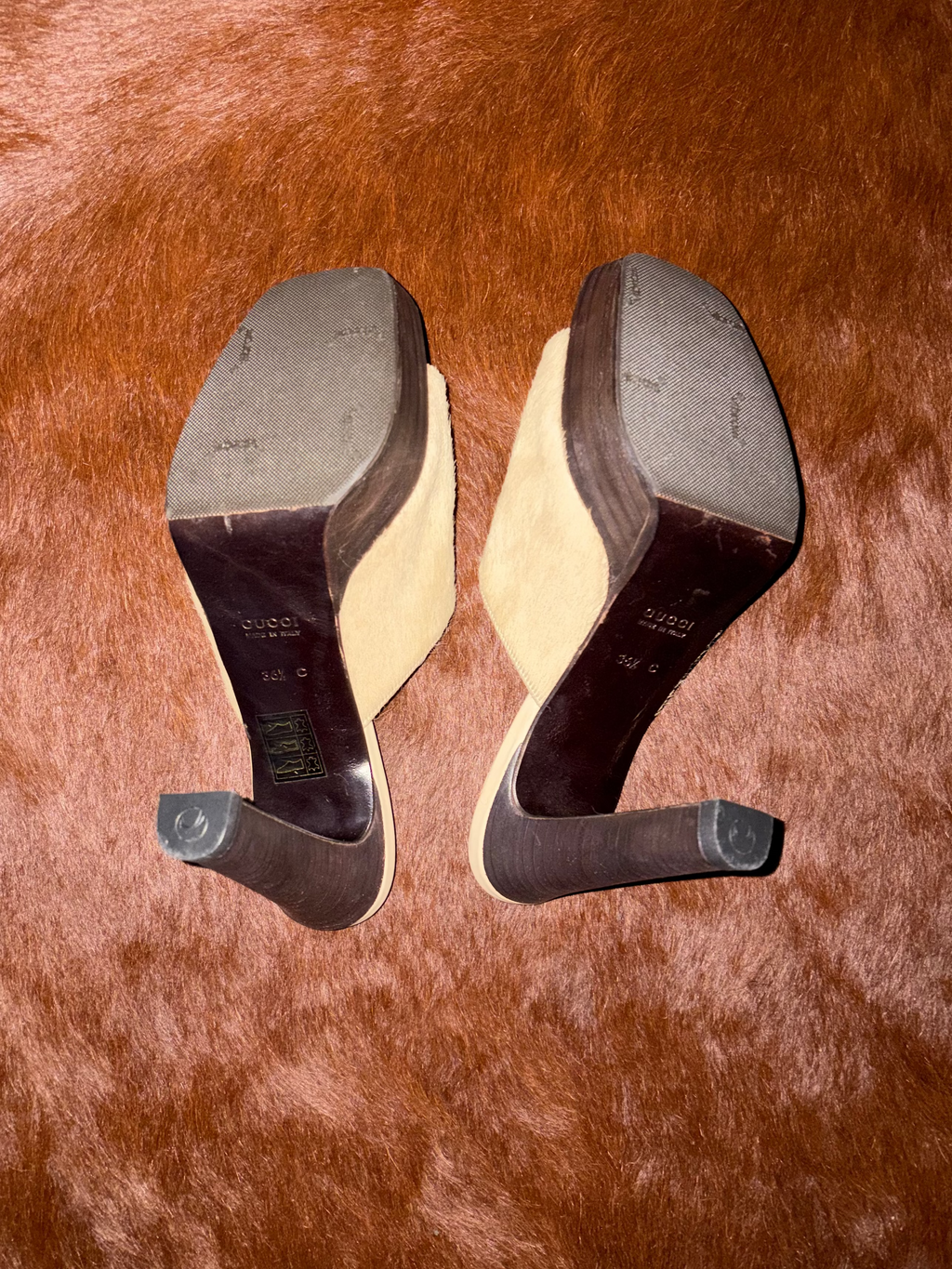 RARE GUCCI BY TOM FORD A/W 1996 COWHIDE HEELS