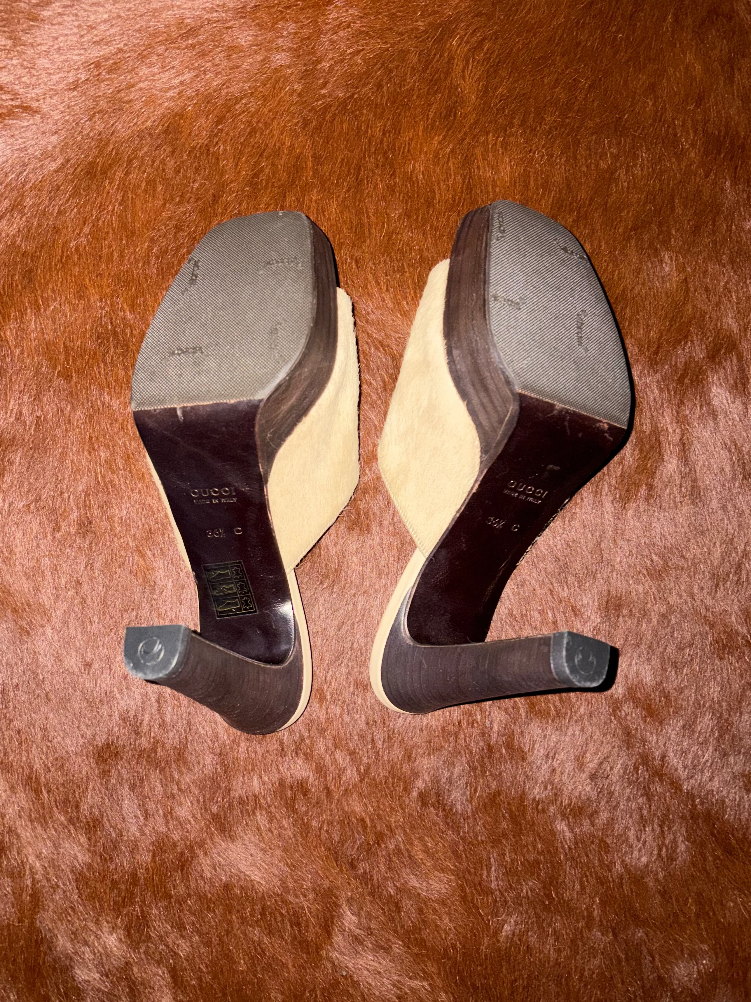 RARE GUCCI BY TOM FORD A/W 1996 COWHIDE HEELS