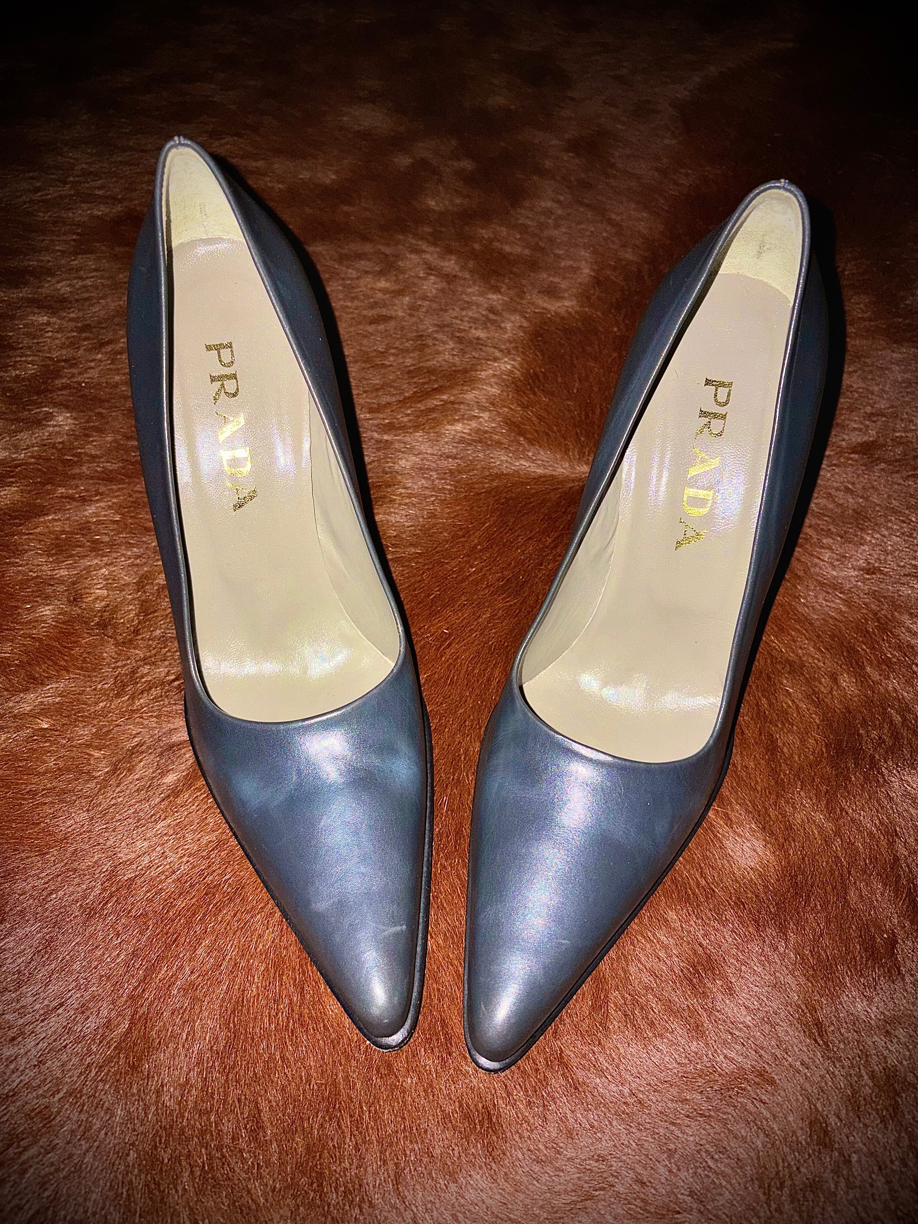 PRADA GREY COURT HEELS (SIZE 38)