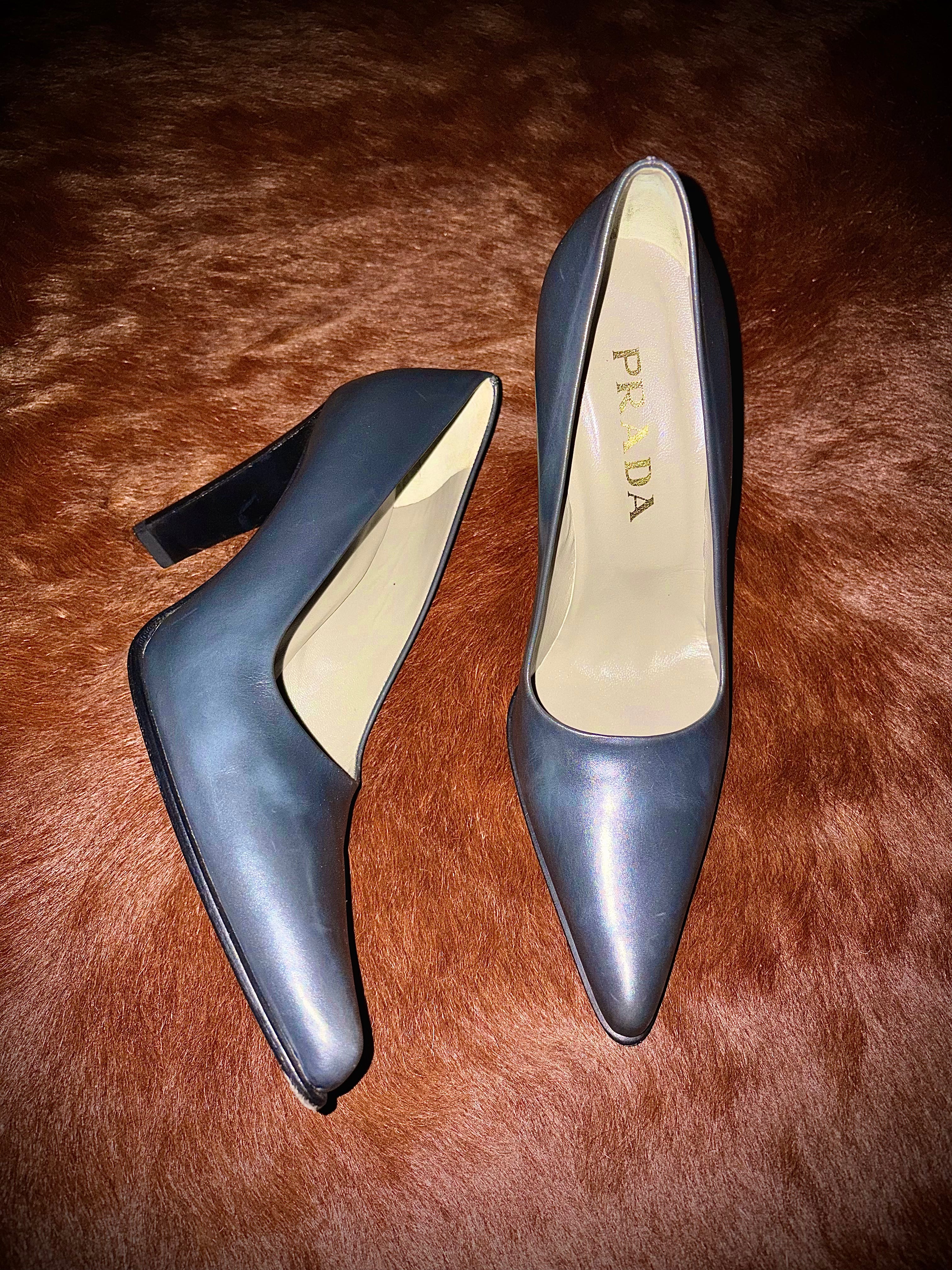 PRADA GREY COURT HEELS (SIZE 38)