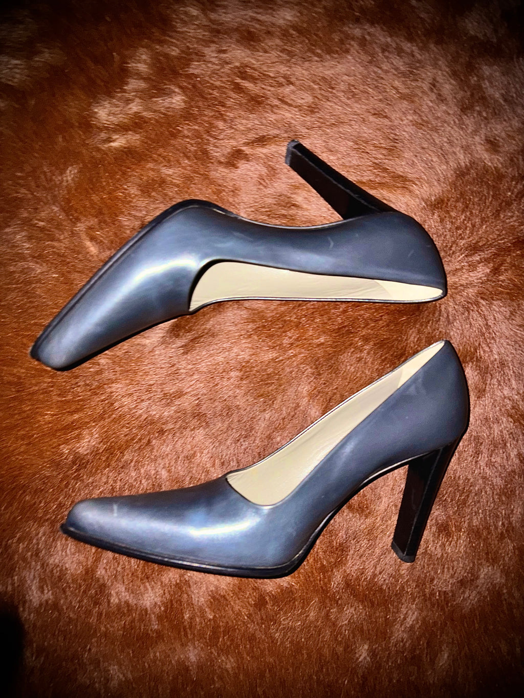 PRADA GREY COURT HEELS (SIZE 38)