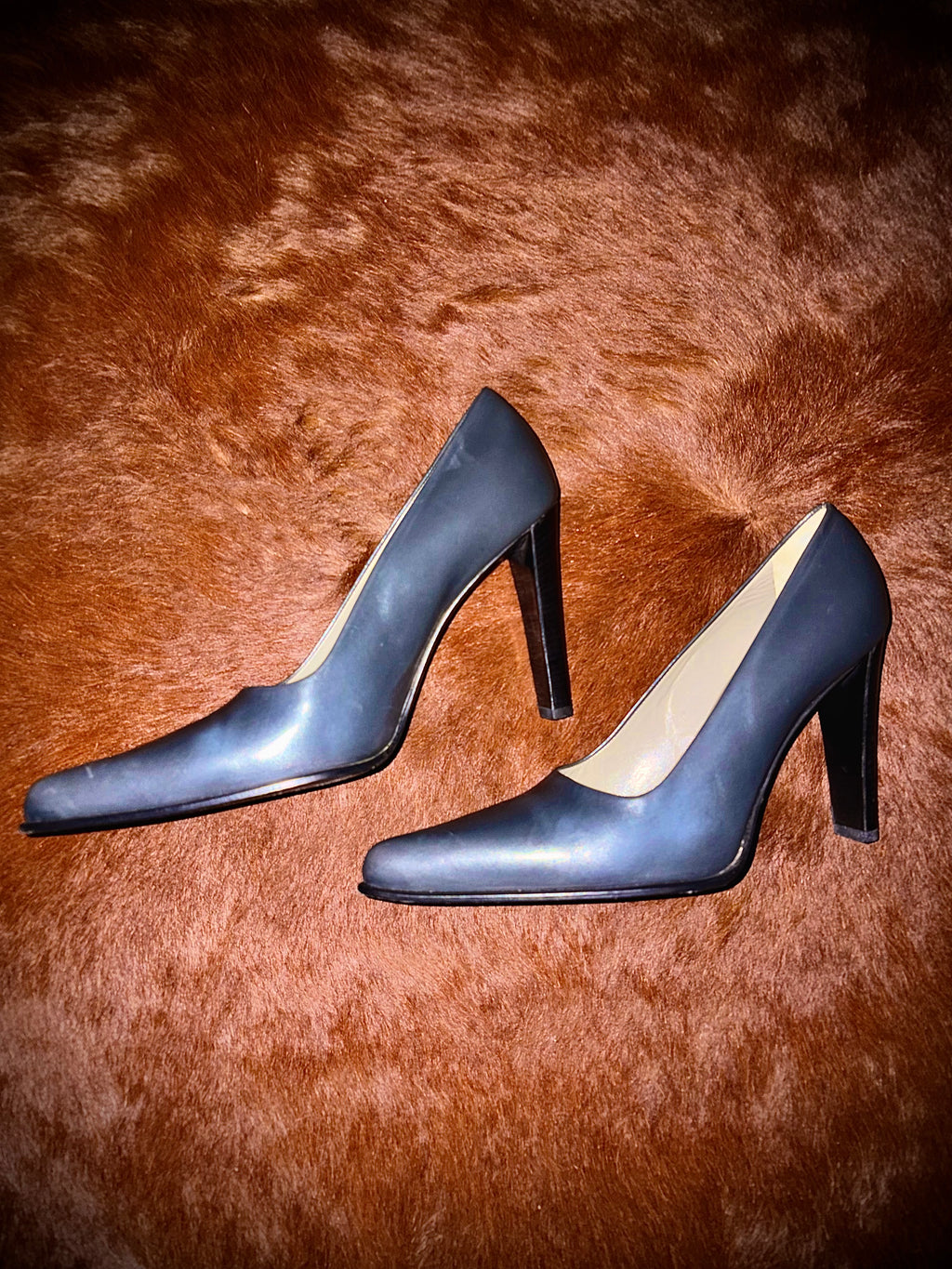 PRADA GREY COURT HEELS (SIZE 38)