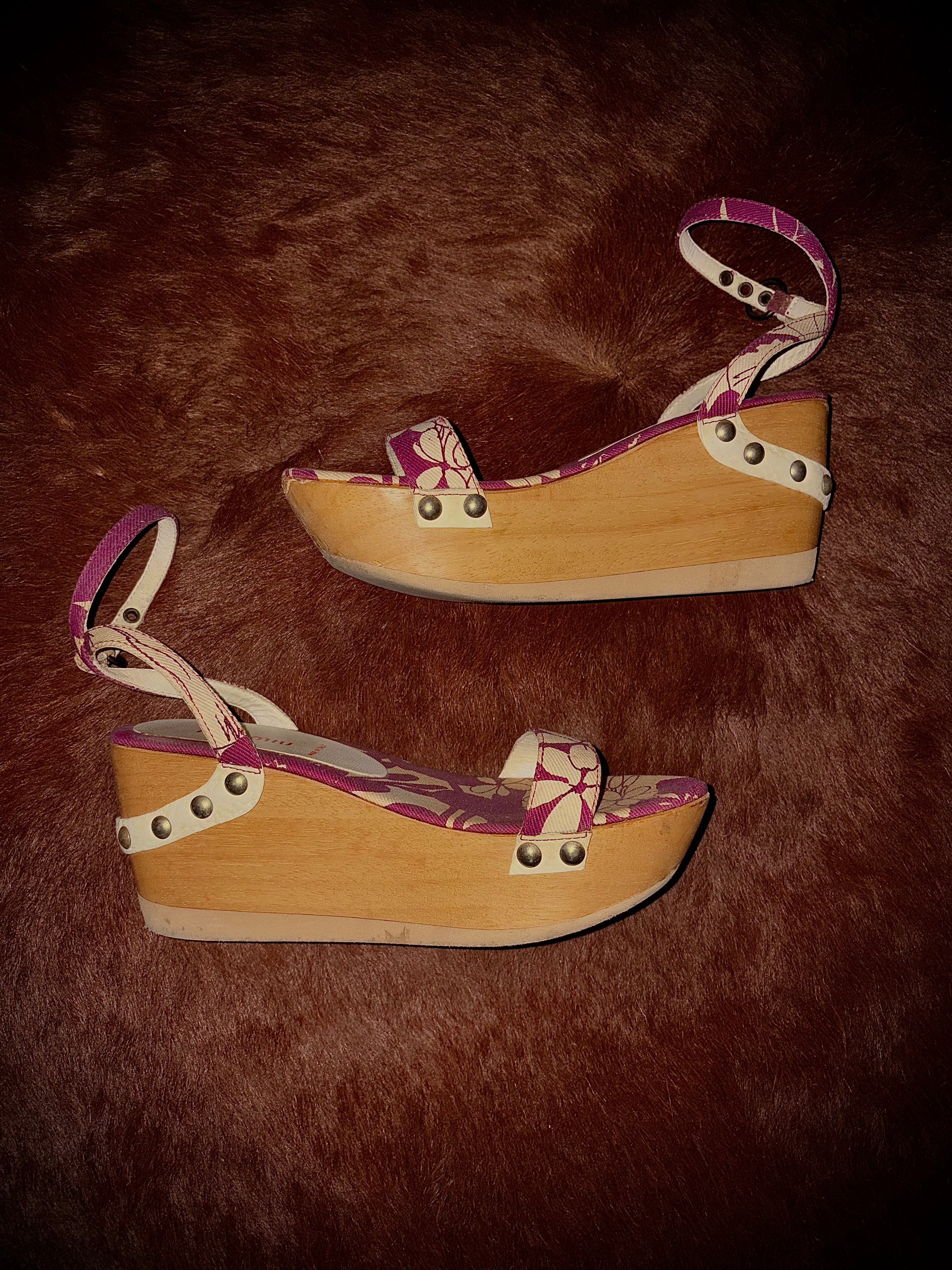 MIU MIU S/S 2003 HIBISCUS PRINT PLATFORM SANDALS (SIZE 37)