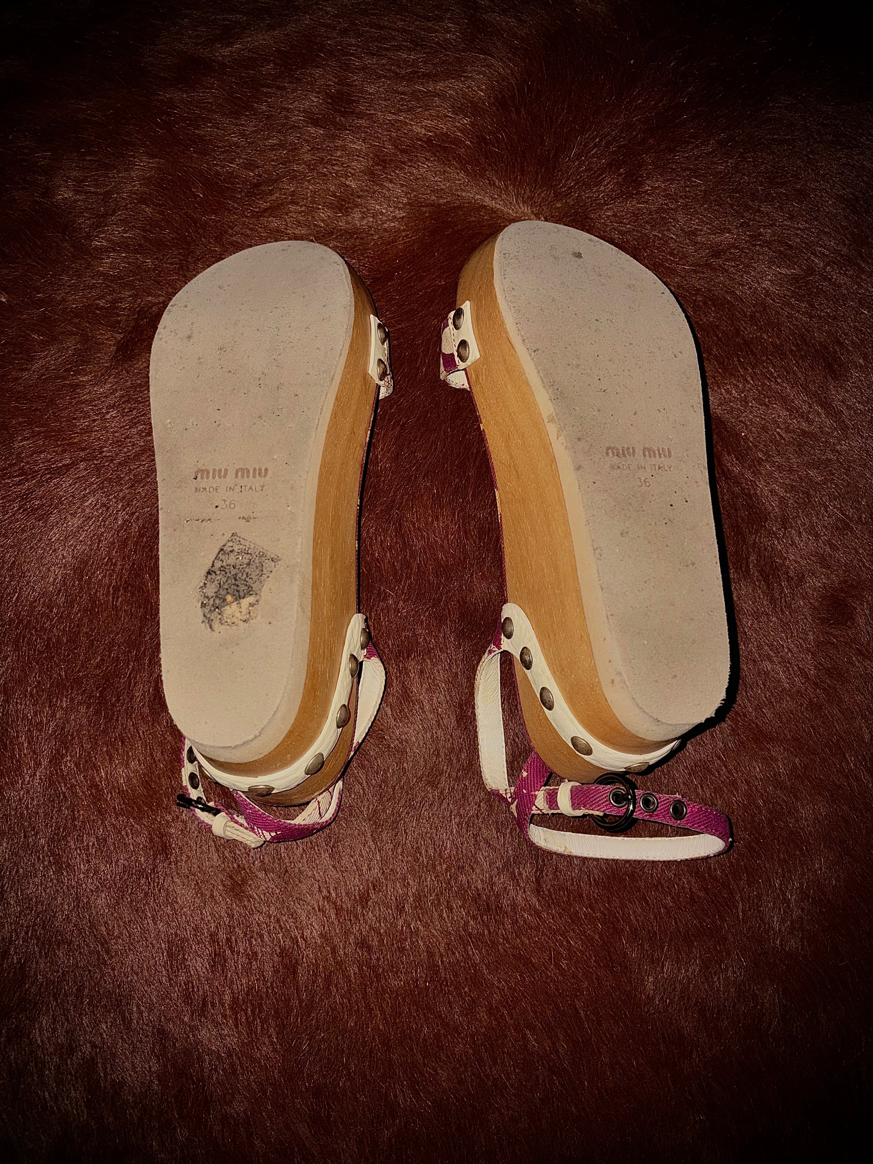 MIU MIU S/S 2003 HIBISCUS PRINT PLATFORM SANDALS (SIZE 37)