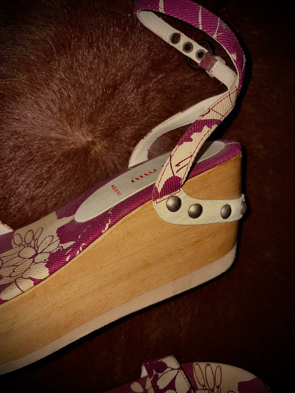 MIU MIU S/S 2003 HIBISCUS PRINT PLATFORM SANDALS (SIZE 37)