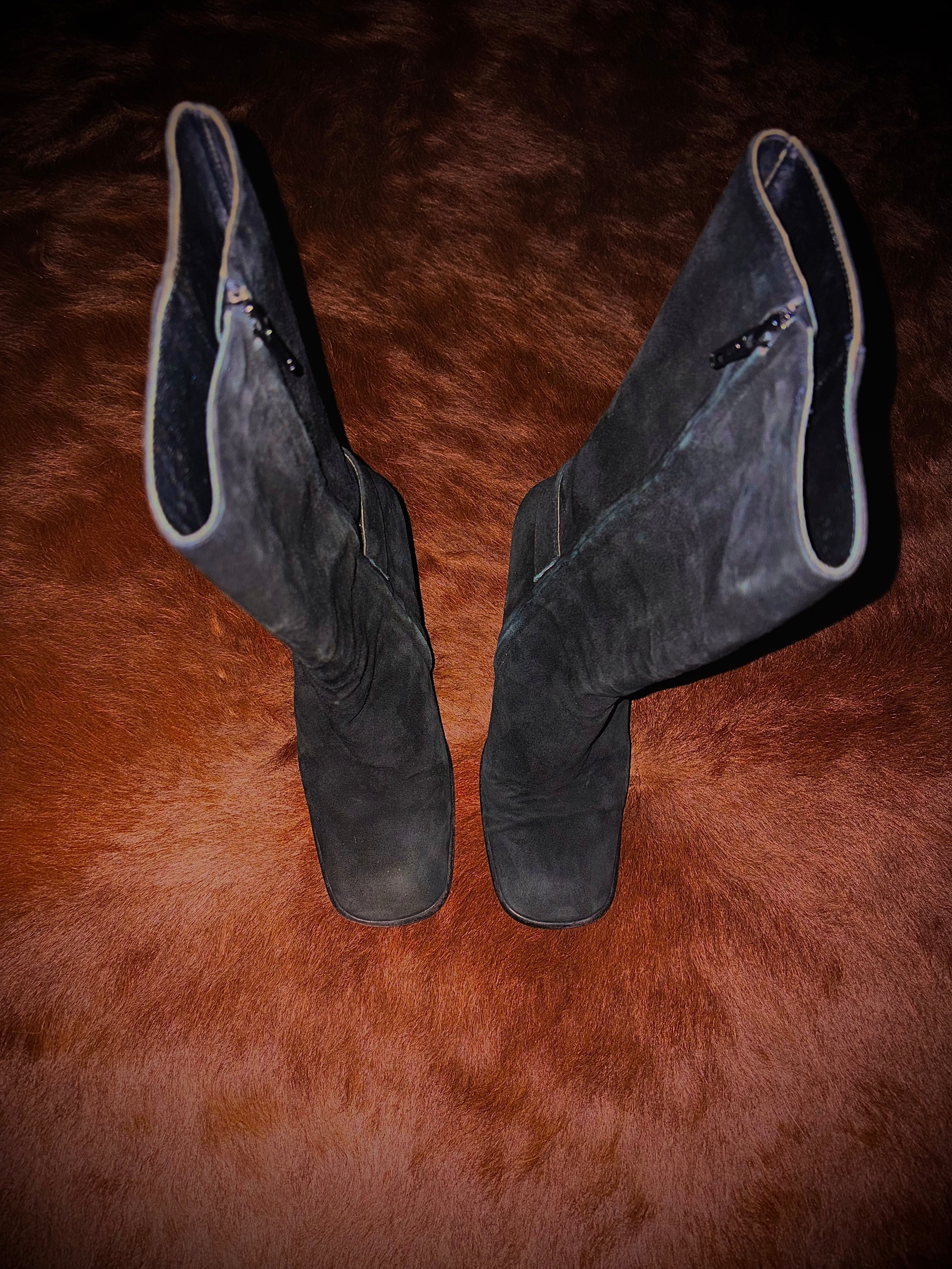 GUCCI SUEDE METAL PLATE BOOTS (SIZE 36)