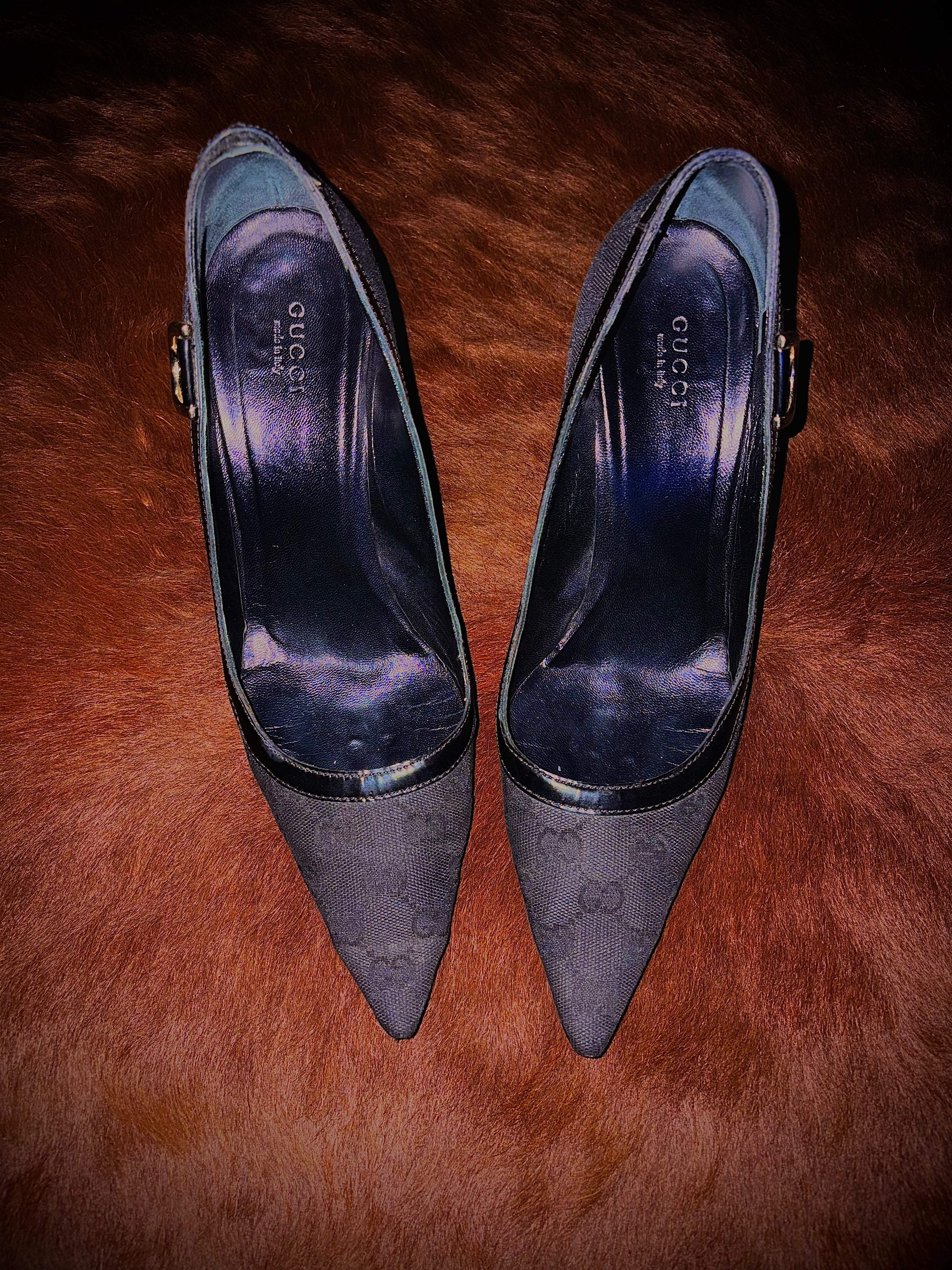 GUCCI BY TOM FORD MONOGRAM HEELS (SIZE 40)