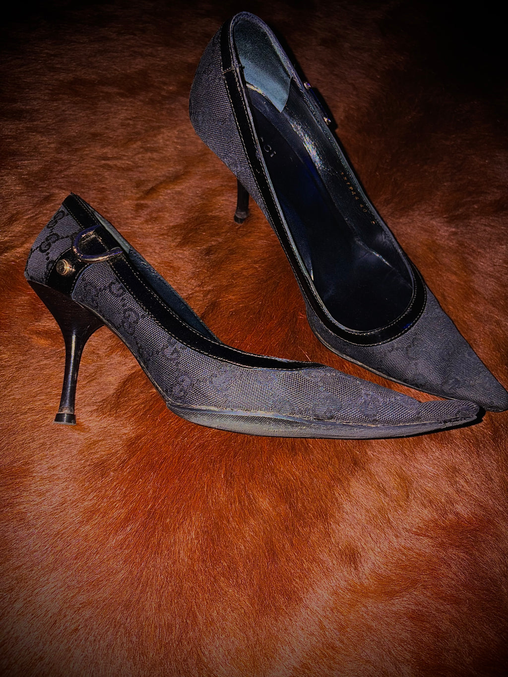 GUCCI BY TOM FORD MONOGRAM HEELS (SIZE 40)