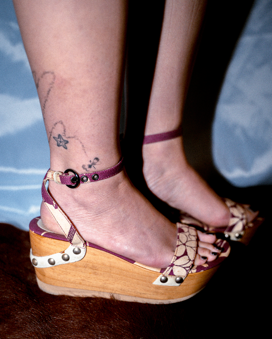 MIU MIU S/S 2003 HIBISCUS PRINT PLATFORM SANDALS (SIZE 37)